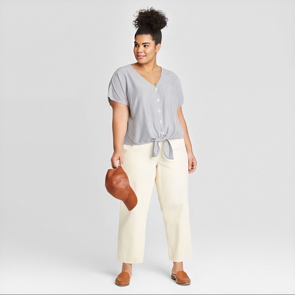 FREE with any one purchase Universal Thread v-neck button down blouse (S) - Picture 4 of 13
